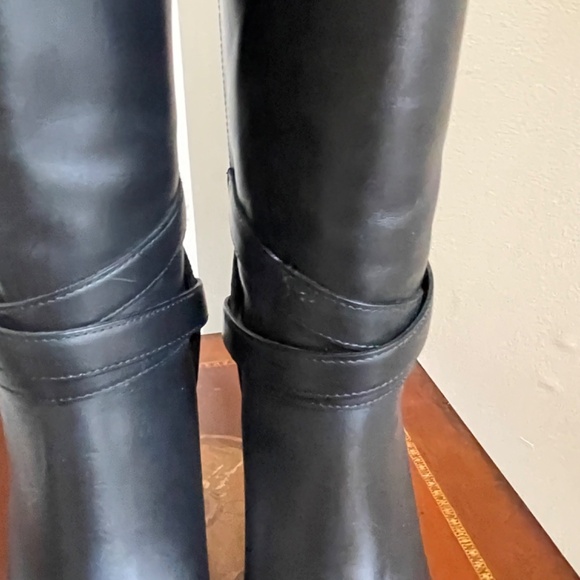 Luxury Designer Burberry Tall Black Zip -up Leather Boots - Picture 8 of 16